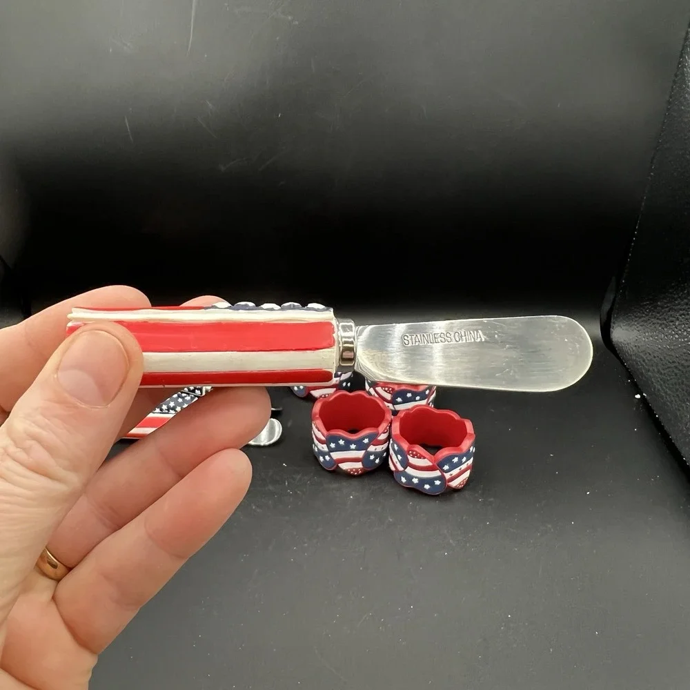 Patriotic Hearts FLAG Plastic Napkin 4 Rings and 4 Knives Spreaders ~‎ Set of 8